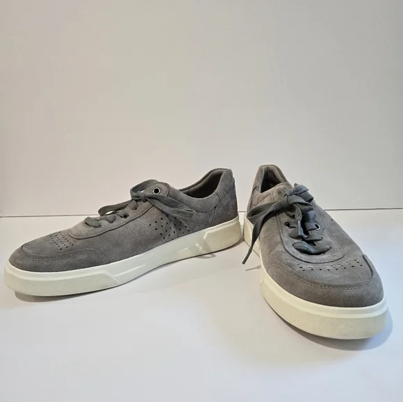 VINCE BRADY SUEDE SNEAKERS 8.5